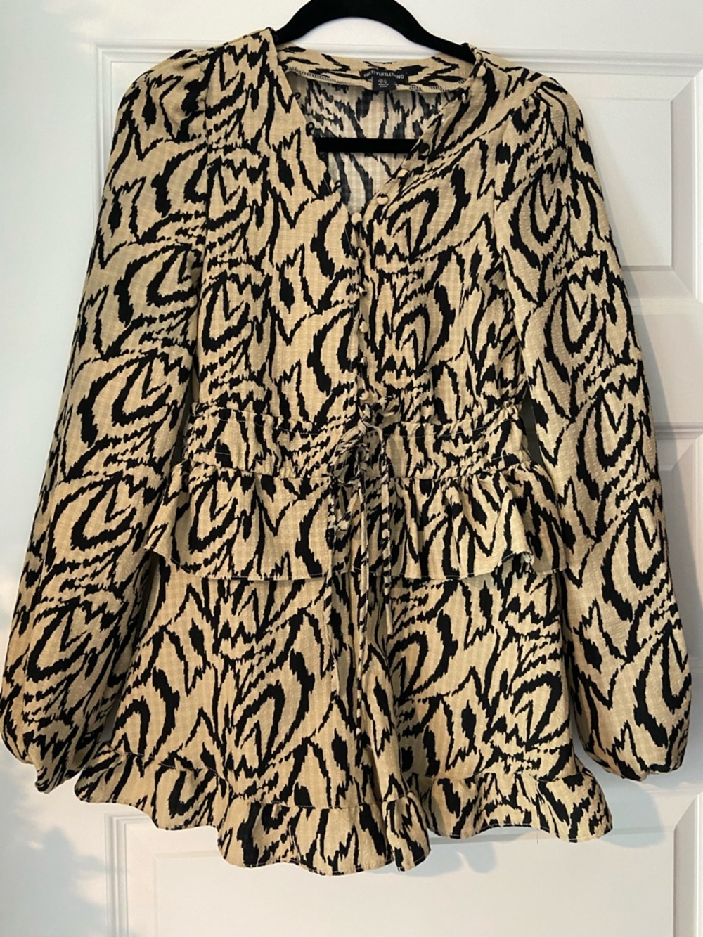 PRETTY LITTLE THING  Black / Tan Printed Ruffle V-neck Rompers Size 0
